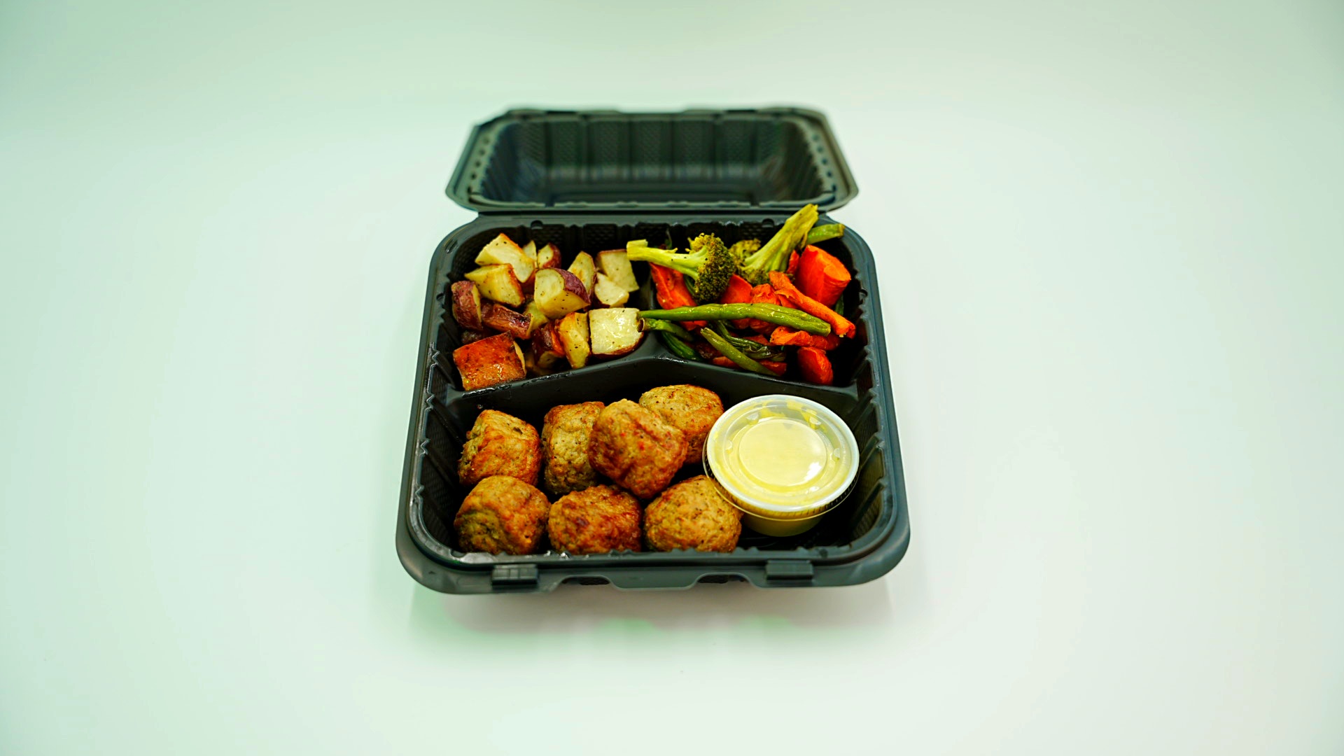 Golden BBQ Meatballs w/Potatoes & Mixed Veggies